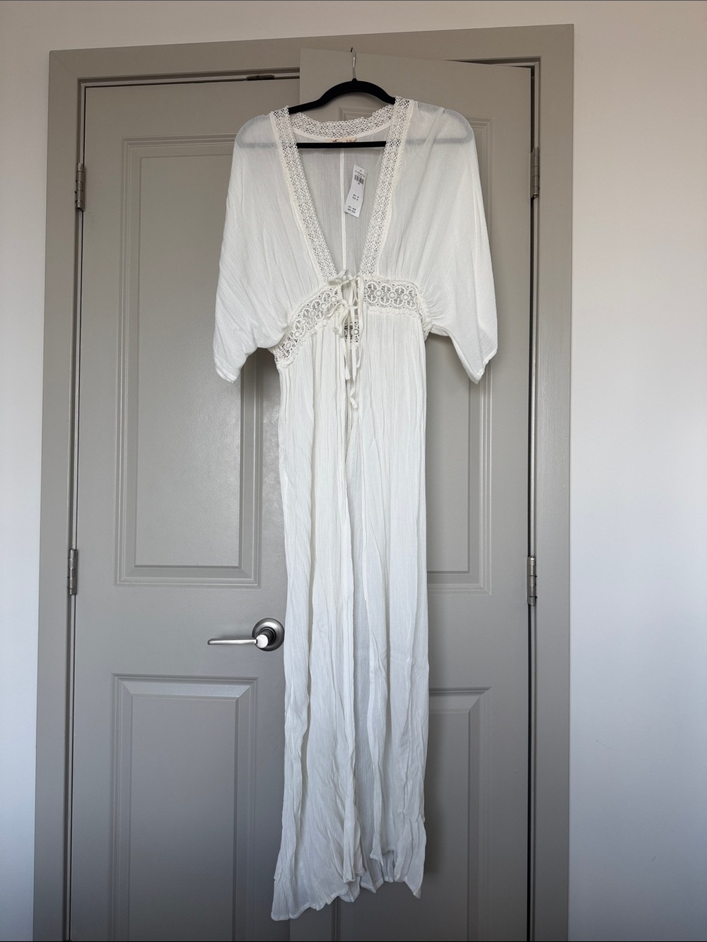 Hollister Ivory Lace-Trim Maxi Tie-Front Robe